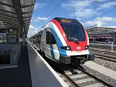 FLIRT à son terminus, prêt à assurer un service sur la ligne L4 en direction de Genève.