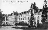 Cour d'honneur et façade sud de l'ancienne école secondaire diocésaine du Sacré-Cœur de Conflans, désormais médiathèque de l'architecture et du patrimoine.