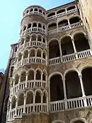 Palais Contarini del Bovolo (15e siècle), à Venise.