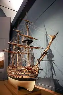 Modèle réduit du Royal Louis au 1/18ème vu de trois-quarts de face. Musée de la Marine, Paris.
