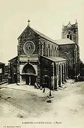 Carte postale du début du XXe siècle représentant l'église de Saint-Martin-la-Plaine