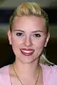 Scarlett Johansson (22/11/1984), actrice américaine, a un frère jumeau, Hunter Johansson.