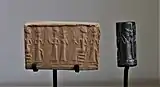 Sceau-cylindre en hématite avec scène de culte au dieu-soleil.