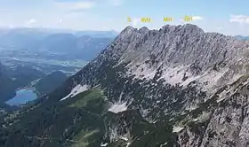 Vue du Scheffauer et des trois cimes de la Hackenköpfe.