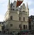 La maison des échevins (nl) de Malines, siège du parlement entre 1473 et 1477, puis du Grand conseil entre 1504 et 1609