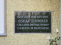 Plaque commémorative à Hildesheim où Schindler vivait entre 1971 et 1974.