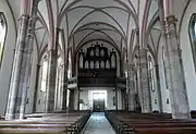 Vue intérieure de la nef vers la tribune de l'orgue Stiehr-Mockers-Rinckenbach (1859-1912).