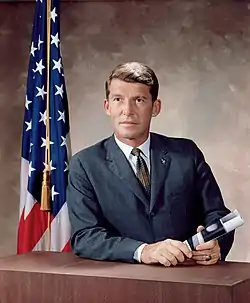 Portrait officiel de Walter Schirra en 1964 (NASA).