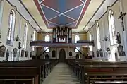 Vue intérieure de la nefvers la tribune de l'orgue.