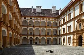 Cour du château.
