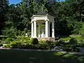 Le Temple des Muses bâti en 1803 avec une sculpture de Polymnie.