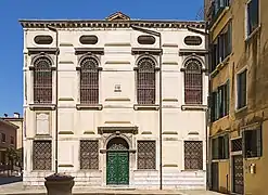 La schola Levantina - La façade