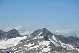 Vue depuis le Wildenkogel : le Schwarzkopf à gauche avec le Kratzenberg au centre ; devant ce dernier, le Seekopf.