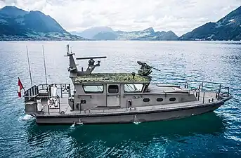 Canot-patrouilleur 16 de la Compagnie de canots à moteur 10 (de) de l'Armée suisse sur le lac des Quatre-Cantons.