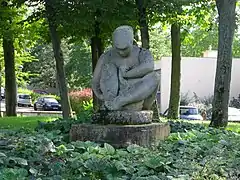 Sculpture La femme assise de Marthe Baumel-Schwenck à Créteil.