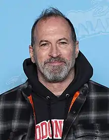 Scott Patterson interprète Luke Danes.