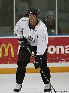 Photographie de Thornton avec le maillot des Kings de Los Angeles