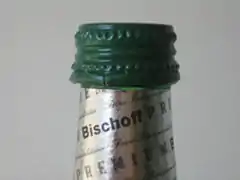 Capsule à vis sur une bouteille de bière