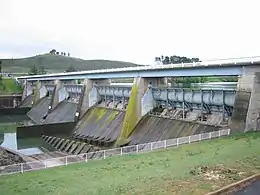 Barrage Scrivener à Canberra, Australie, conçu pour des crues d'occurrence de 5000 ans.