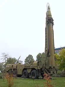 En version tracteur-érecteur-lanceur du missile Scud, exposé dans un musée en Bulgarie.