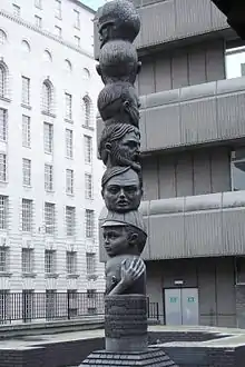 Sculpture représentant les sept étapes de la vie à Londres