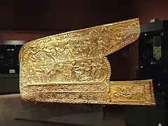 Gorytos (en) en or, scythe. IVe siècle. Kourgane de Melitopol, oblast de Zaporijjia, Musée national de l'histoire de l'Ukraine