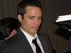 Seamus Dever interprète Kevin Ryan