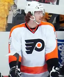 Couturier en photographie avec le maillot blanc de Philadelphie