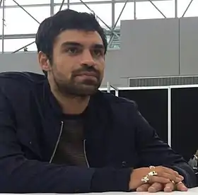 Description de l'image Sean Teale at New York Comic Con 2017.jpg.