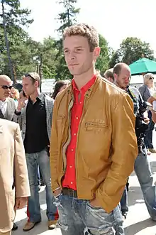 Description de l'image Sebastian Pigott at Canadian Film Centre Annual BBQ 2011.jpg.