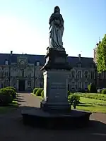 Statue de Marguerite de Flandre