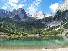 Le lac de Seebensee devant le Vorderen Drachenkopf.