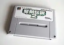 Cartouche de jeu vidéo grise, comportant des idéogrammes japonais.