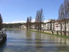 La rive droite de la Seine à Melun.