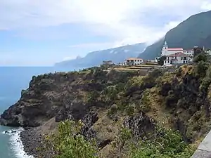 L'église Igreja de Santo Antão, au centre du village.