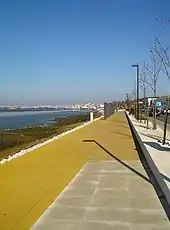 La promenade le long de la baie du Seixal.