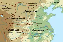 Situation politique de la Chine du Nord en 327, au début de la période des Seize Royaumes et des Jin orientaux.