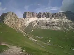 Le groupe du Sella vu depuis le chemin de Viel del Pan.