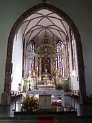Chœur gothique avec maître-autel baroque (XVIIIe).