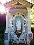 Oratoire Notre-Dame d'Esplas avec une statue de l'Immaculée Conception