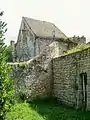 La tour no 10 ou « tour Carlier » de l'enceinte gallo-romaine, au sud de l'ancienne collégiale Saint-Frambourg.