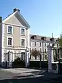 L'entrée de l'ancienne caserne « quartier Ordener » datant de 1873/76, à Senlis (Oise), désaffectée depuis le 4 juin 2009 avec le départ du 41e RT.