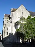 L'ancienne église Saint-Aignan, amputée de sa nef, façade ouest.