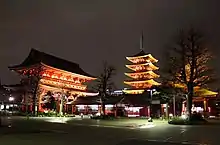 Hōzōmon et la pagode.