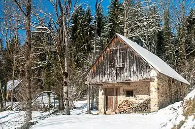 Grange typique de Sentenac en janvier 2021.