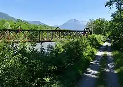 Jonction de la rive gauche de l’Isère en biais.