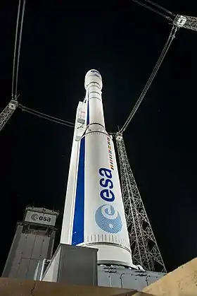 Vega sur son pas-de-tir, avant le lancement de Sentinel-2.