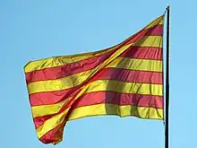 La senyera, drapeau de la Catalogne et symbole national catalan.