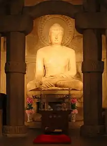 Un Bouddha à Seokguram, en Corée du Sud. Il a été influencé par l'art du Gandhara.