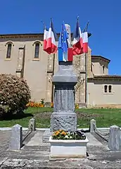 Le monument aux morts.